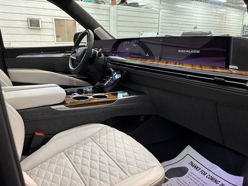 Used 2025 Cadillac Escalade Sport Platinum image 30