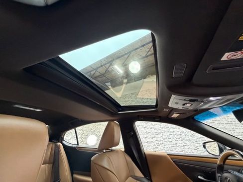 Used 2019 Lexus ES 300h FWD image 10