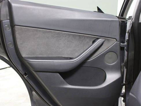 Used 2021 Tesla Model Y Long Range image 22