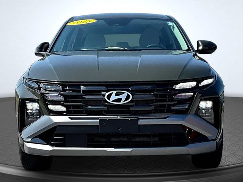 Used 2025 Hyundai Tucson SE FWD image 2