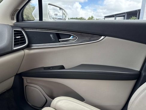 Used 2016 Lincoln MKX Reserve w/ Technology Package image 23