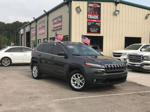 Used 2015 Jeep Cherokee Latitude FWD image 1