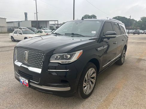 Used 2023 Lincoln Navigator Reserve RWD image 6
