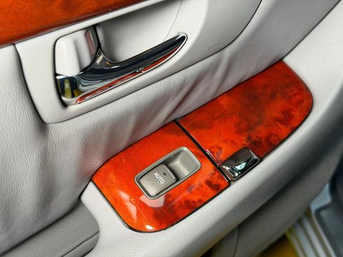 Used 2004 Lexus LS 430 RWD image 14
