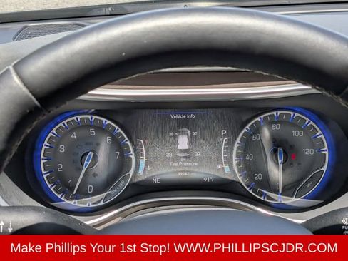 Used 2018 Chrysler Pacifica Touring-L Plus w/ Tire & Wheel Group FWD image 27