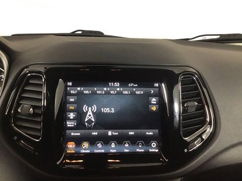 Used 2020 Jeep Compass Limited image 17