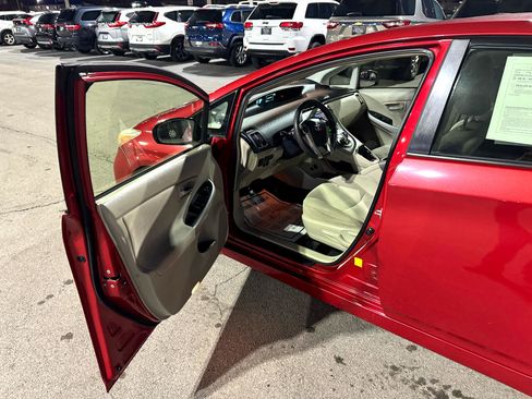 Used 2014 Toyota Prius Three image 13