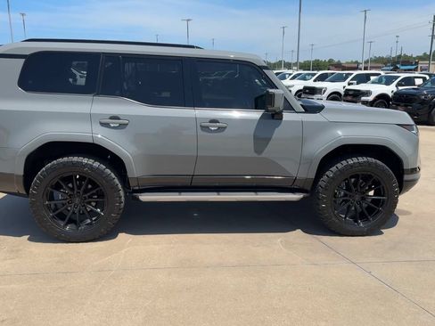 Used 2024 Lexus GX 550 w/ Accessory Package (Z1) AWD/4WD image 2