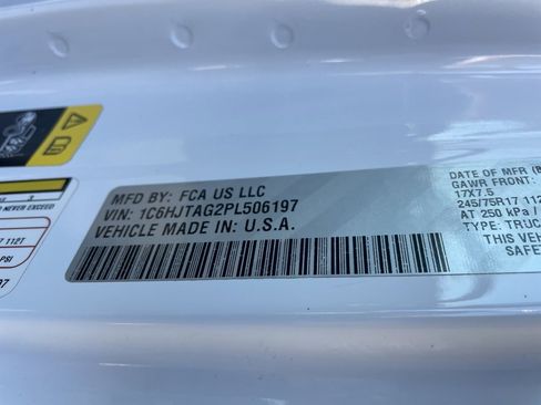 Used 2023 Jeep Gladiator Sport image 10