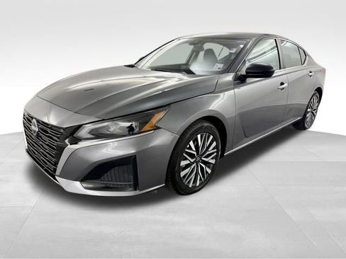 Used 2025 Nissan Altima 2.5 SV image 4