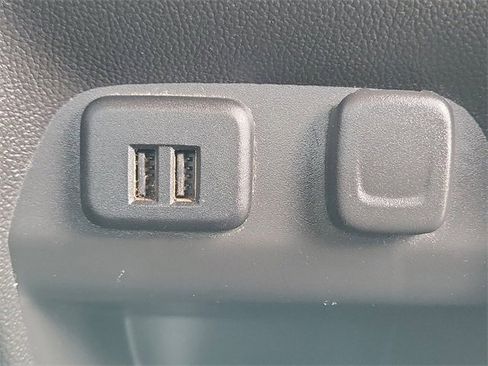 Used 2015 Chevrolet Colorado Z71 image 24