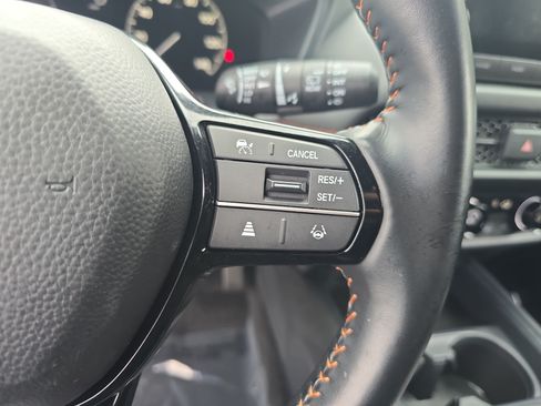 Used 2025 Honda HR-V Sport image 17