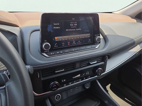 Used 2023 Nissan Rogue SV FWD image 16