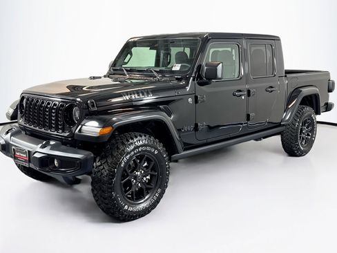 Used 2025 Jeep Gladiator Sport image 1