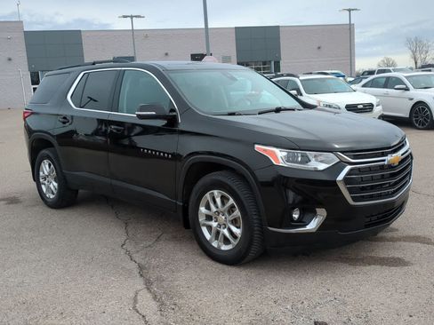 Used 2020 Chevrolet Traverse LT w/ Driver Confidence II Package image 2