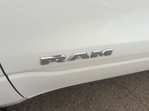 Used 2019 RAM 1500 Big Horn AWD/4WD image 11