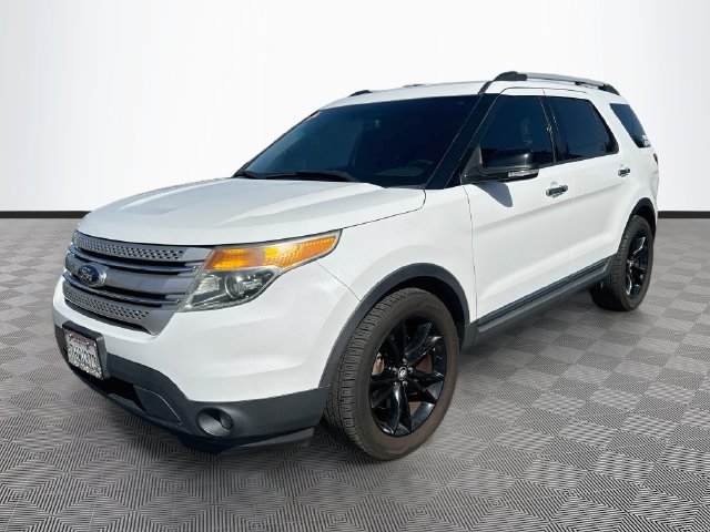Used 2015 Ford Explorer XLT w/ Equipment Group 201A FWD image 2
