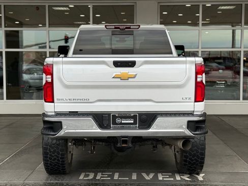 Used 2022 Chevrolet Silverado 2500 LTZ w/ LTZ Premium Package image 11