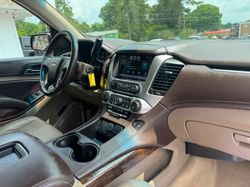 Used 2015 Chevrolet Suburban LT RWD image 32