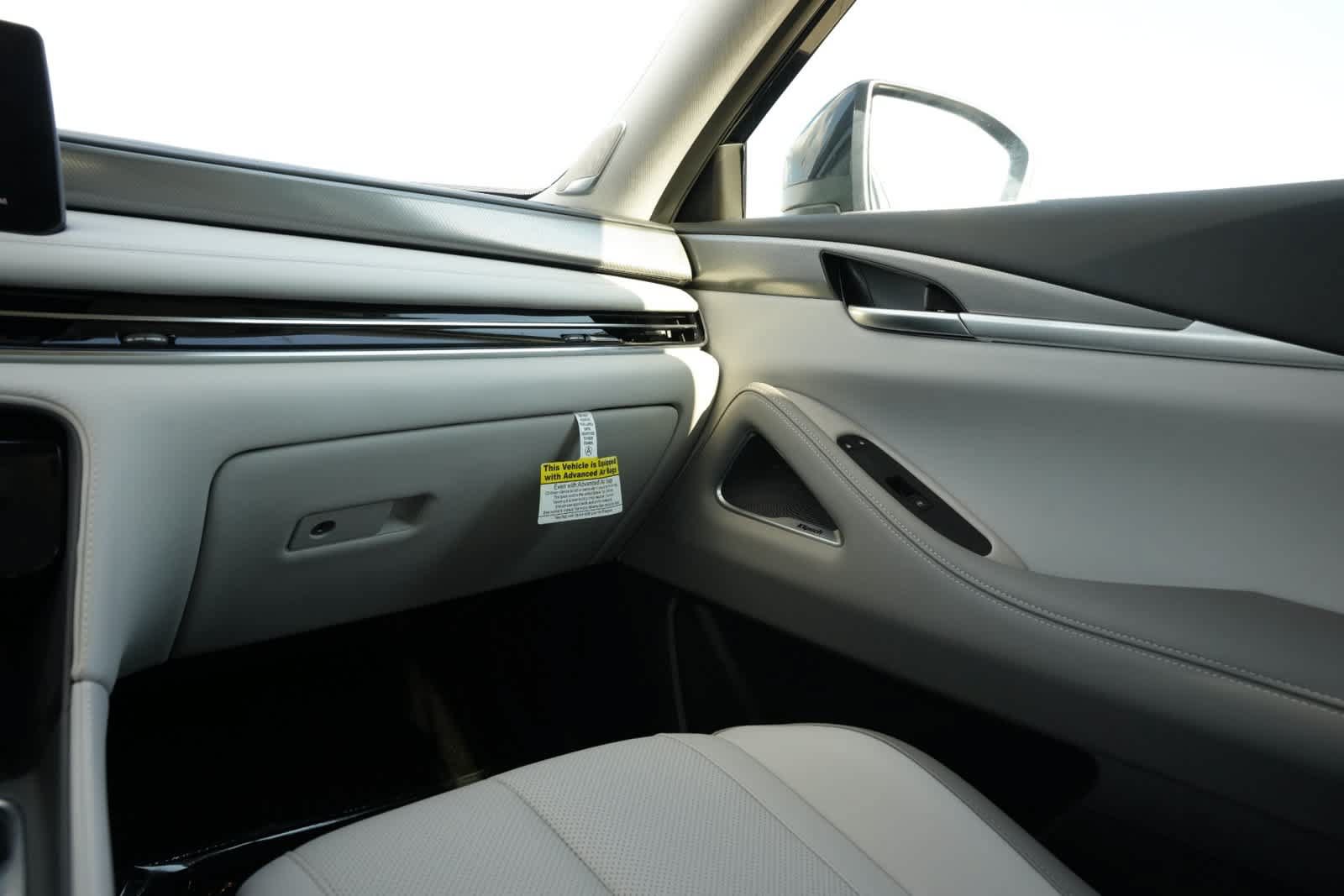 Certified 2027 INFINITI QX60 Luxe w/ Cargo Package FWD image 8