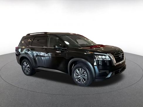 Used 2025 Nissan Pathfinder SV FWD image 2