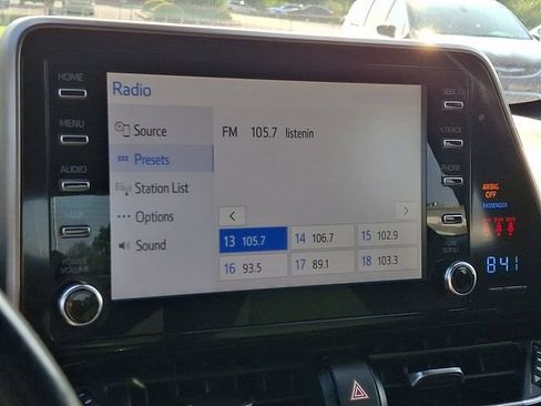 Used 2019 Toyota C-HR XLE FWD image 3