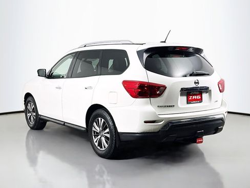 Used 2018 Nissan Pathfinder S image 3
