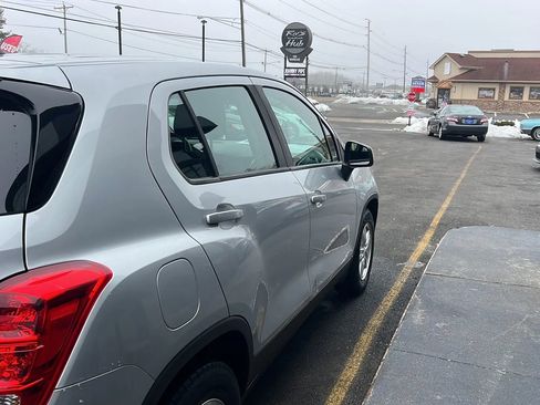 Used 2019 Chevrolet Trax LS image 13