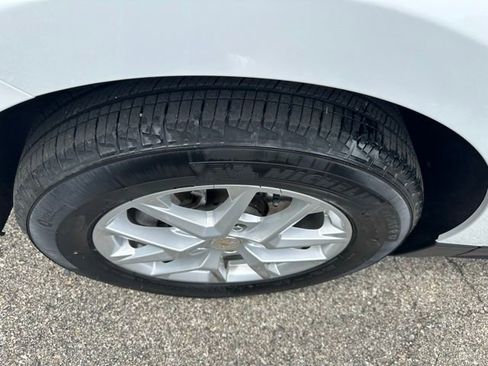 Used 2024 Chevrolet Equinox LT w/ LPO, Floor Liner Package FWD image 11