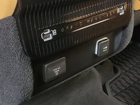 Used 2022 Jeep Grand Wagoneer Series III w/ Rear Seat Video Group 1 AWD/4WD image 30