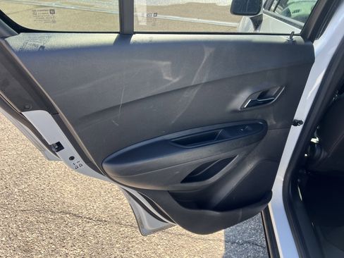 Used 2022 Chevrolet Trax LT w/ Driver Confidence Package image 11