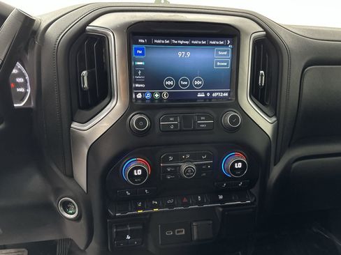 Used 2022 Chevrolet Silverado 2500 LT w/ Convenience Package image 21