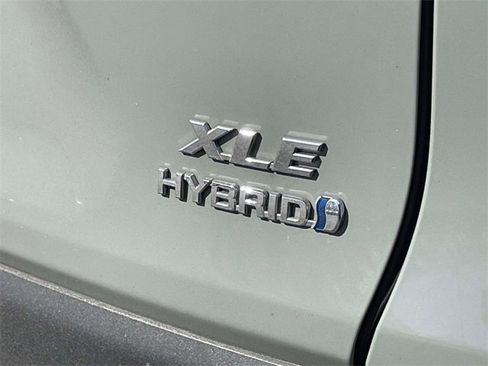 Used 2023 Toyota RAV4 XLE Premium image 5