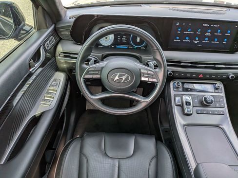 Certified 2025 Hyundai Palisade Calligraphy FWD image 17