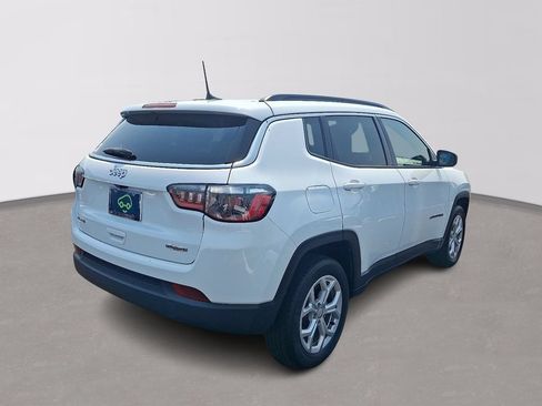 Used 2024 Jeep Compass Latitude AWD/4WD image 6
