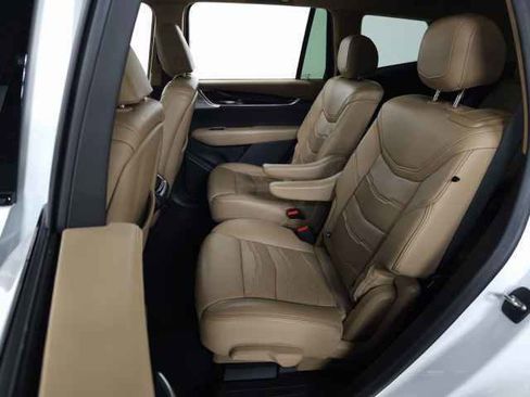 Used 2021 Cadillac XT6 Sport w/ Platinum Package image 39