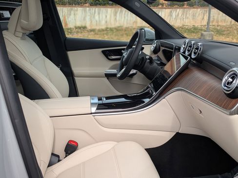 Certified 2025 Mercedes-Benz GLC 300 4MATIC image 38