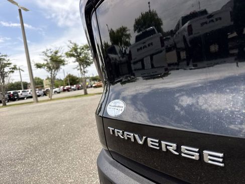Used 2025 Chevrolet Traverse LT FWD image 5