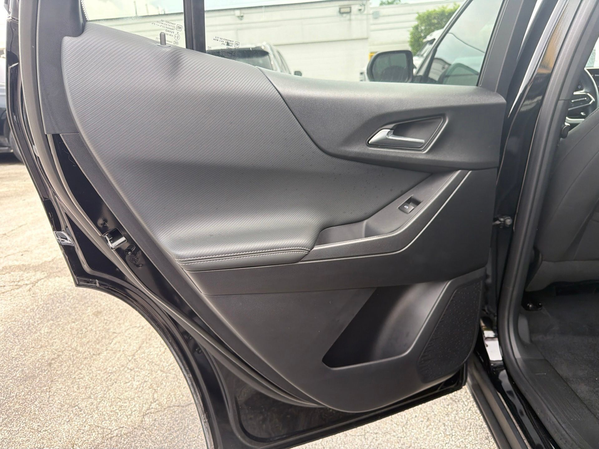 Used 2026 Chevrolet Equinox LT w/ Safety and Technology Package FWD image 9