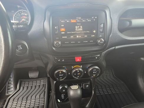 Used 2017 Jeep Renegade Latitude AWD/4WD image 37