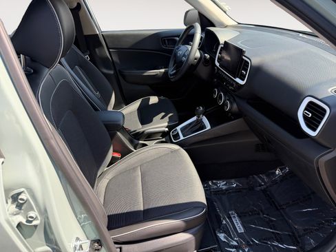 Certified 2025 Hyundai Venue Limited FWD image 19