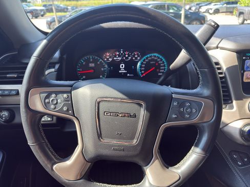 Used 2020 GMC Yukon Denali w/ Denali Premium Package RWD image 9
