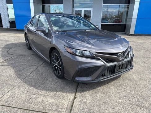 Used 2024 Toyota Camry SE image 2