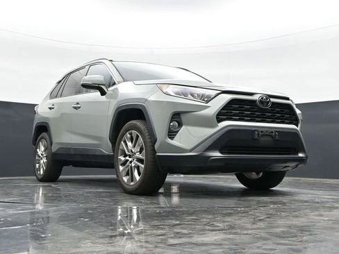 Used 2019 Toyota RAV4 XLE Premium w/ Cold Weather Package AWD/4WD image 35