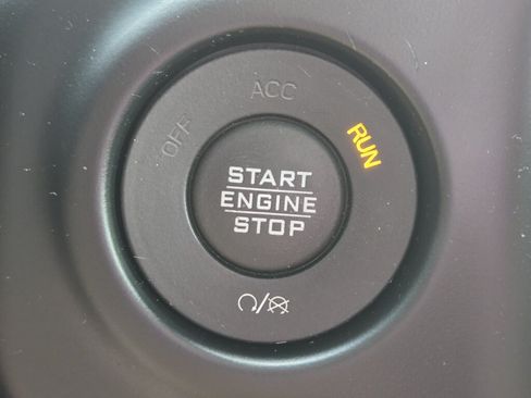 Used 2020 Jeep Gladiator Overland AWD/4WD image 24