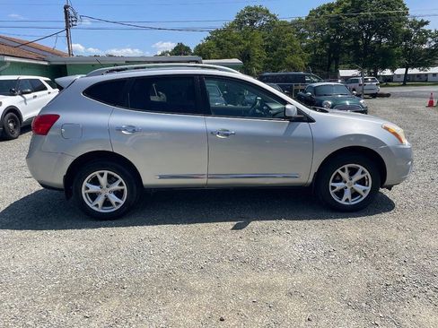 Used 2013 Nissan Rogue SV w/ Premium Pkg AWD/4WD image 9