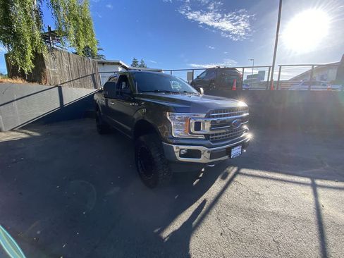 Used 2018 Ford F150 XLT w/ Equipment Group 302A Luxury AWD/4WD image 8