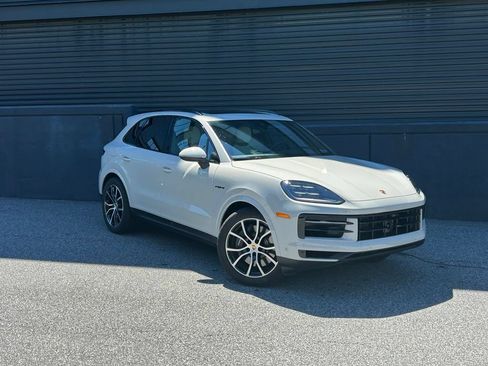 Certified 2026 Porsche Cayenne E-Hybrid AWD/4WD image 12