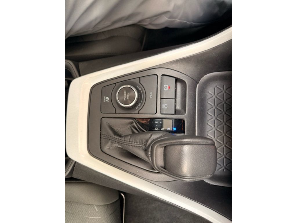 Used 2024 Toyota RAV4 XLE AWD/4WD image 21