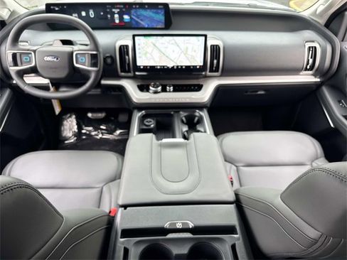 New 2026 Ford Expedition Active image 21